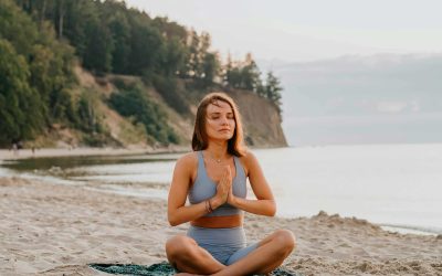 Yoga y Meditación para Principiantes: Una Guía Esencial para Aliviar el Estrés